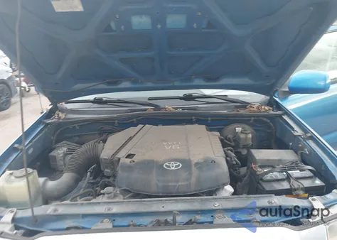 2010 Toyota Tacoma Prerunner V6 z USA, uszkodzony, nr VIN 5TEKU4HN2AZ677945